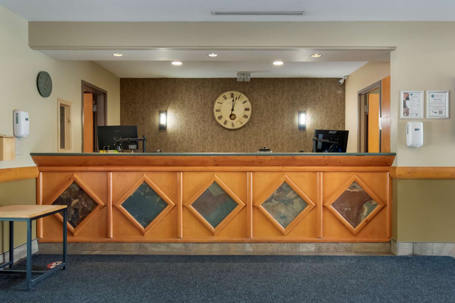 Best Western Plus Valemount Inn & Suites 11/65
