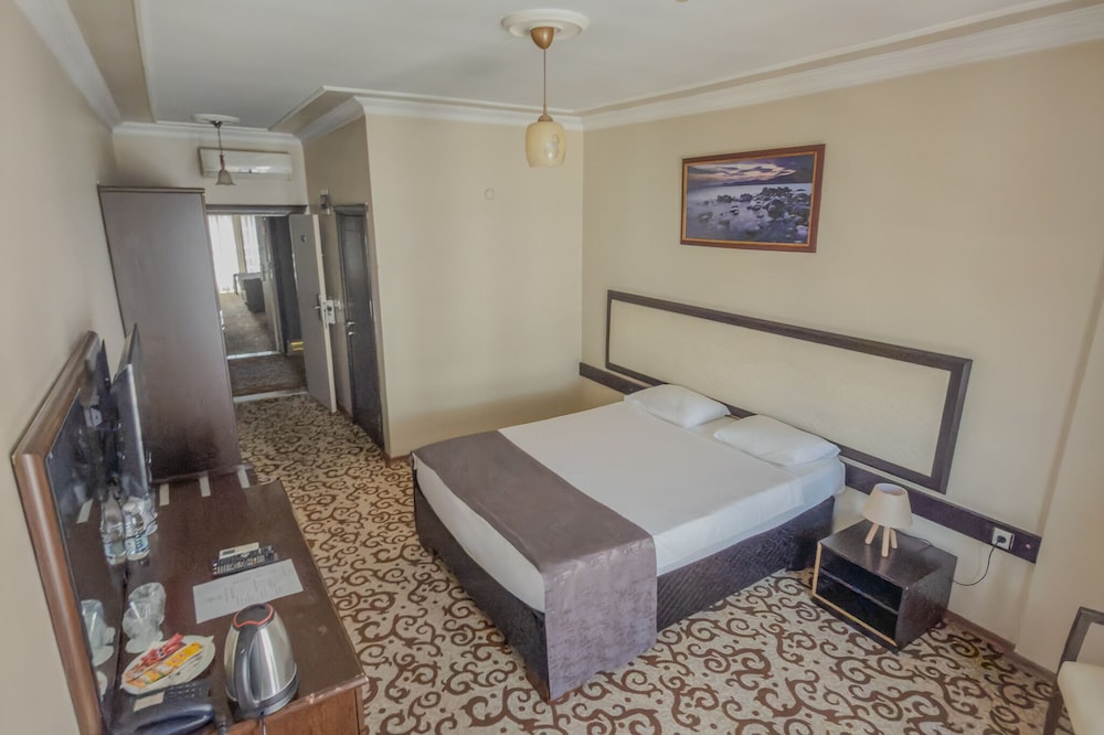 Teona Otel 21/26
