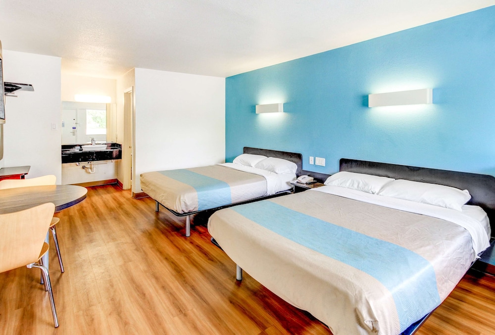 Motel6 Waco, TX - Lacy Lakeview 34/49