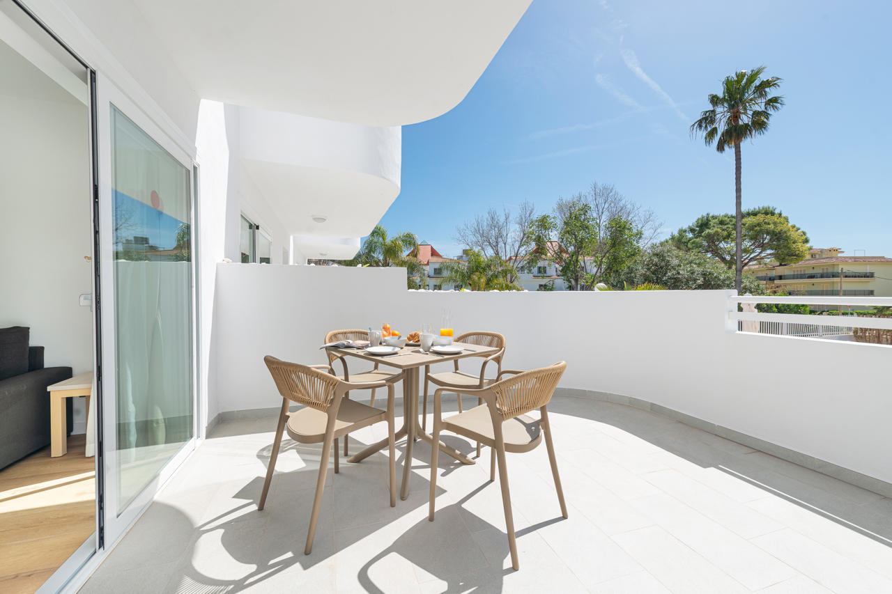 Olive Beach Apartments 52/62