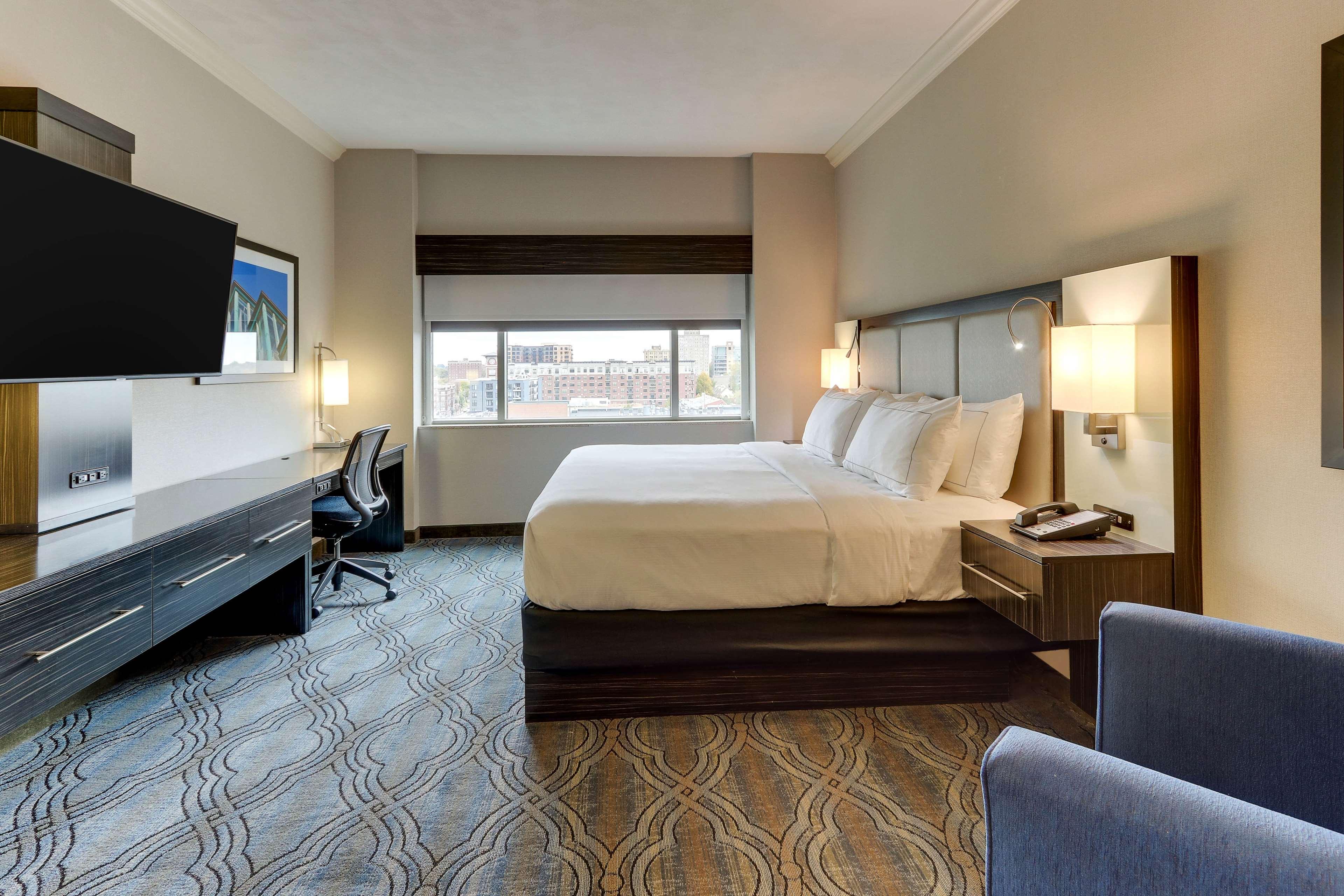 2 ROOMS, SUITE, KING BED