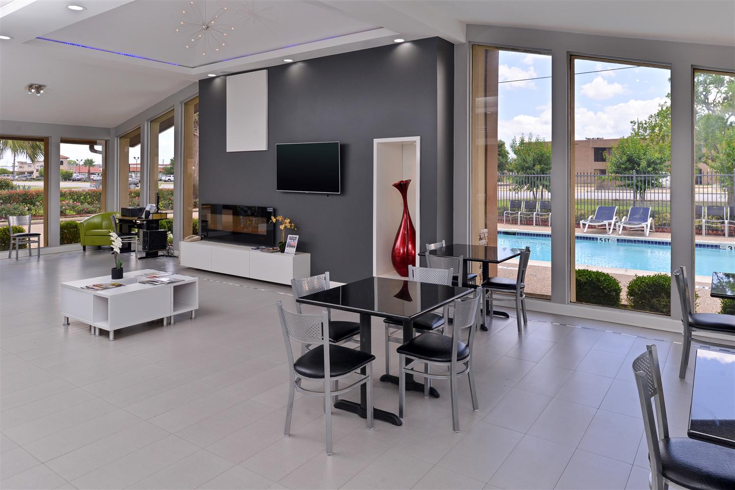 Americas Best Value Inn Angleton 16/21