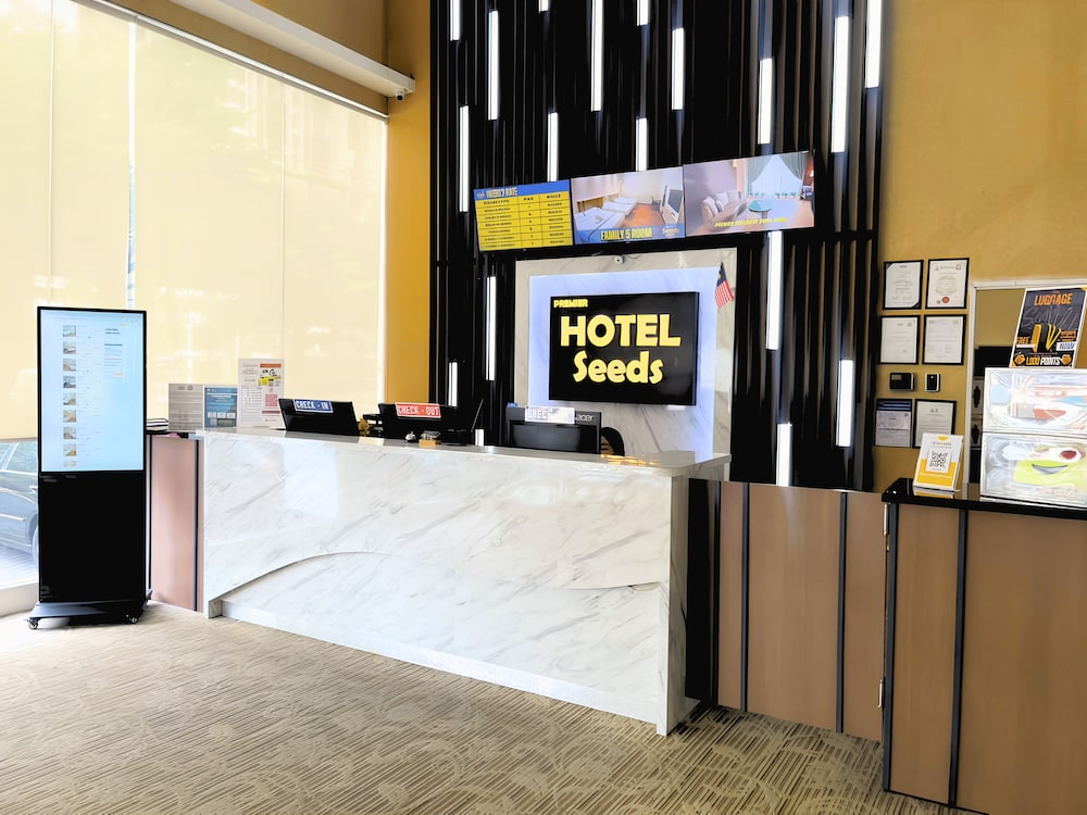 Top Holiday Hotel 4/52