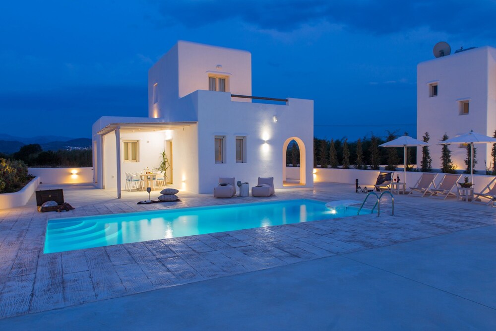 Naxian Lounge Villas 2/50