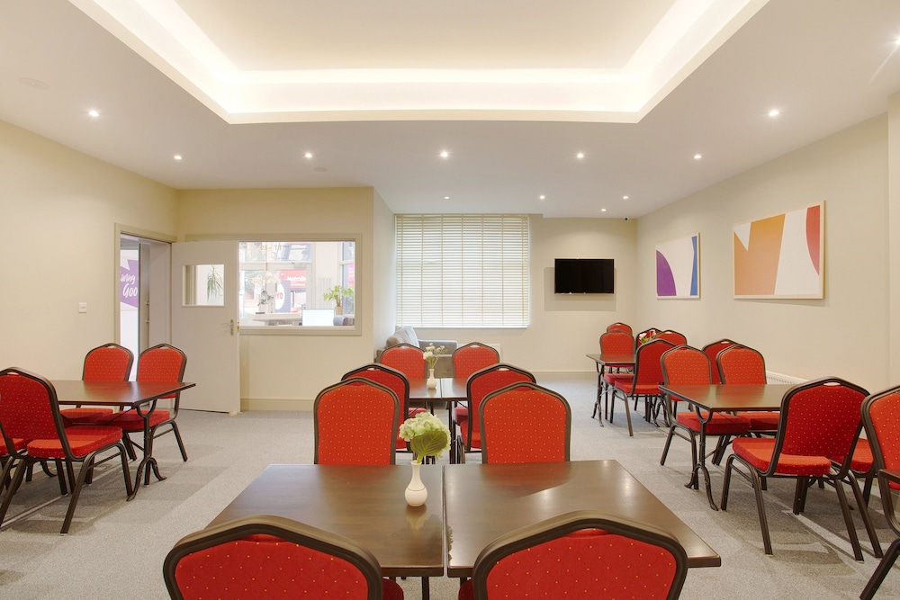 Civic Guest House 17/24