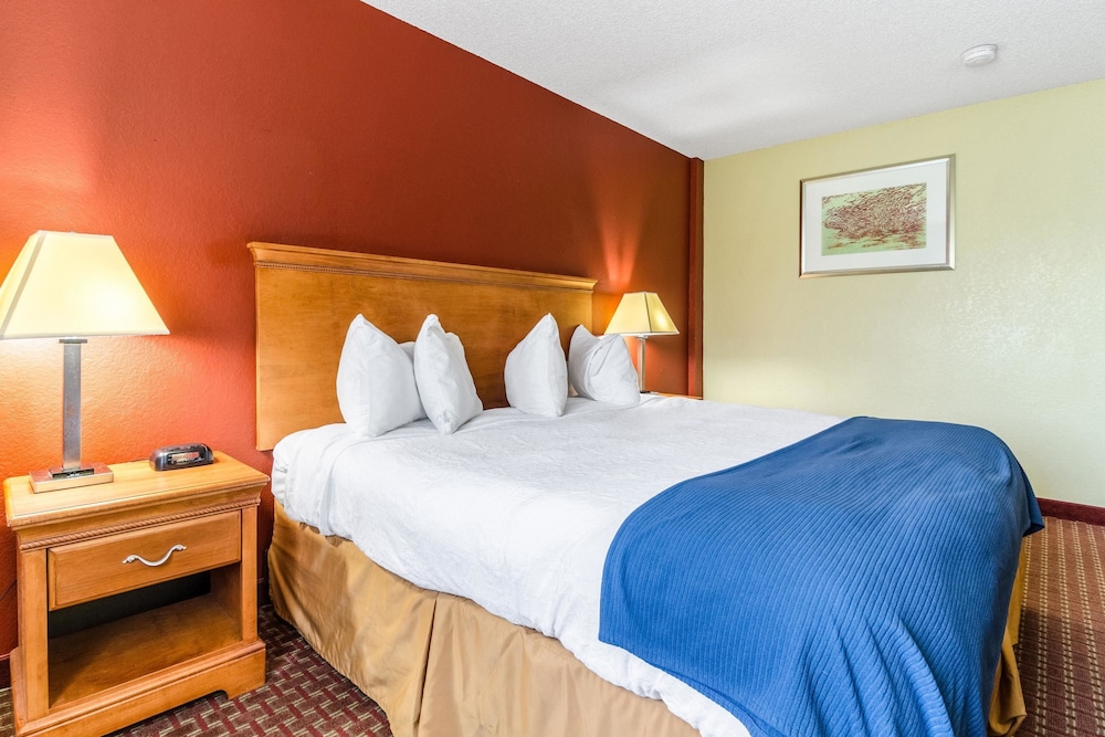 Rodeway Inn & Suites Jacksonville Near Camp Lejeune 15/51