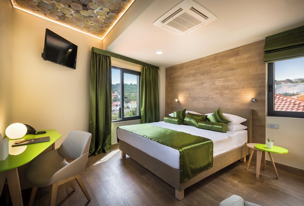 1 Bedroom, Standard, Quadruple, King Bed, Sofa, Accessible