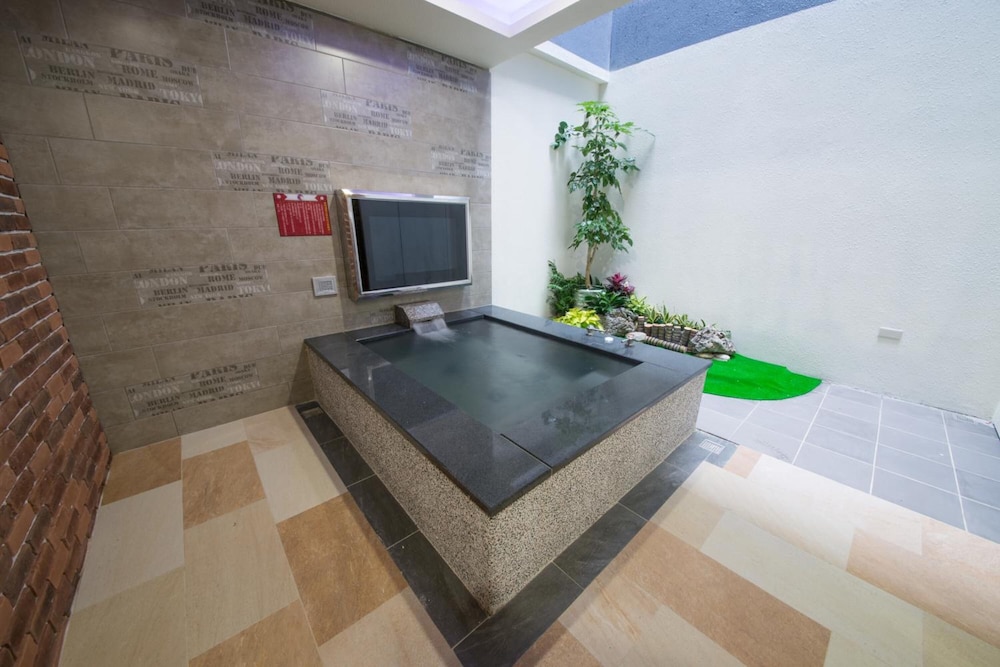 Ting-Shuai Motel 10/68