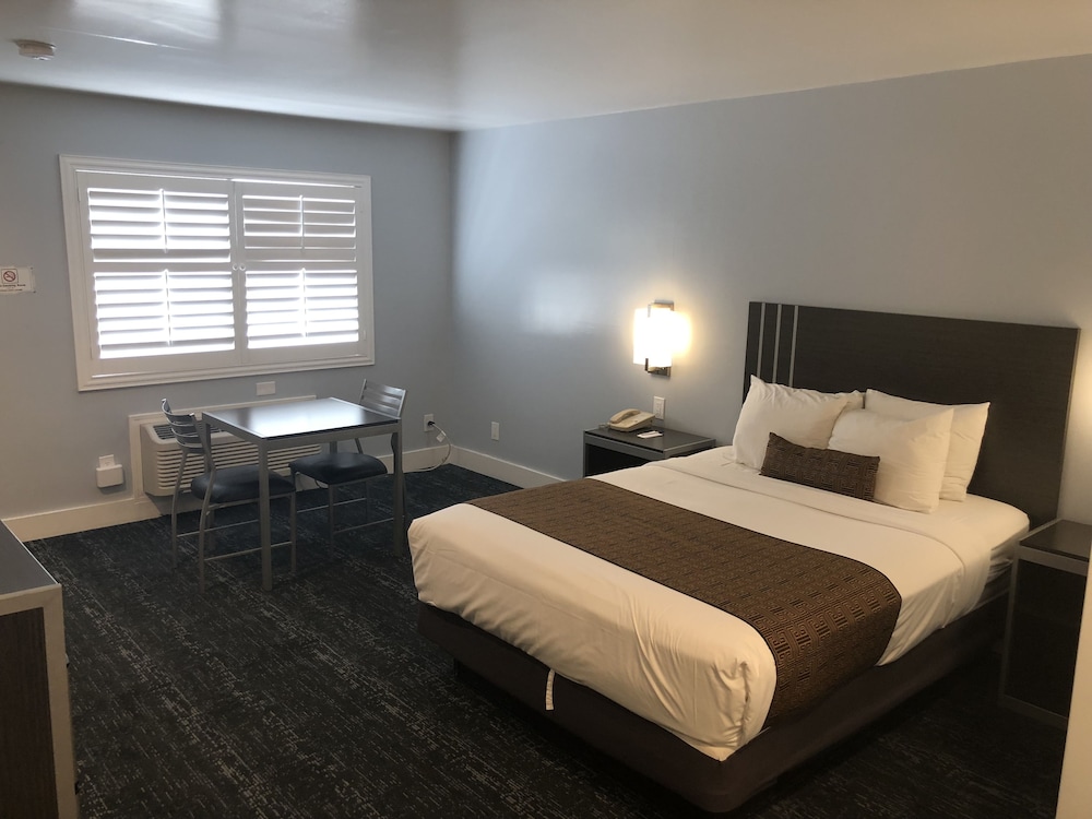 Pacific Inn Monterey 21/49