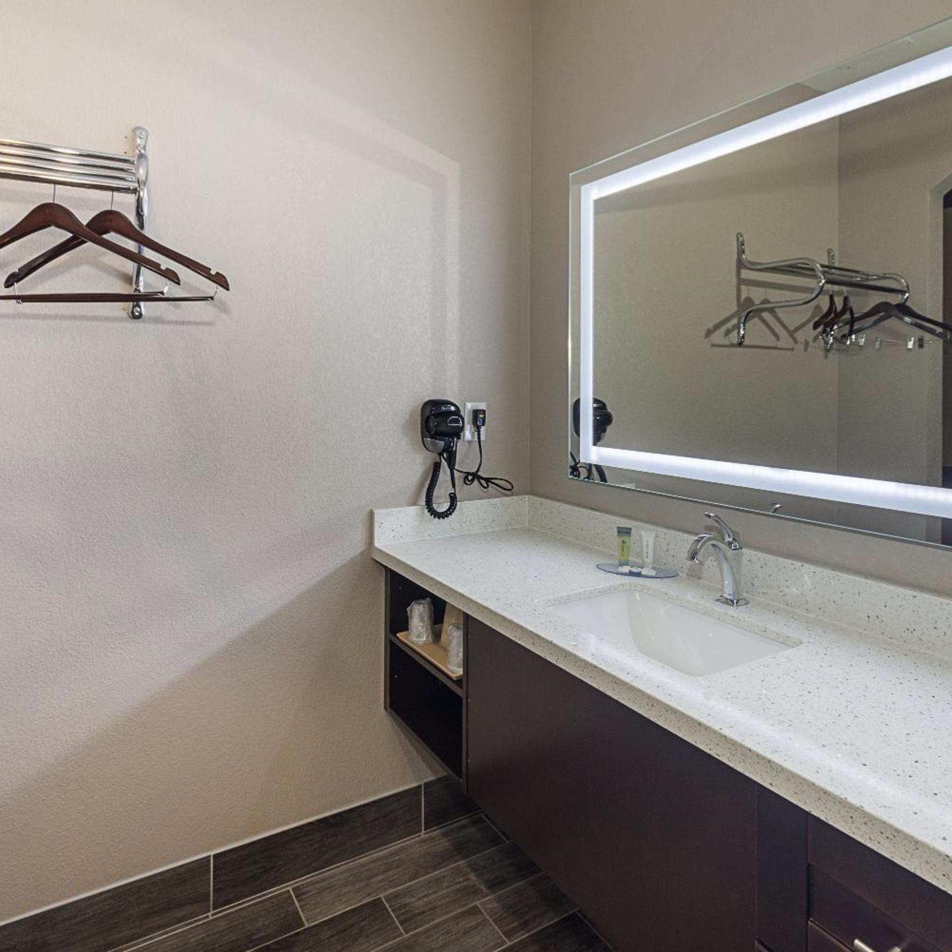 غرفة سوبيريور بسريرين كوين للمدخنين، Econo Lodge Inn and Suites Houston NW-Cy-Fair 7/9