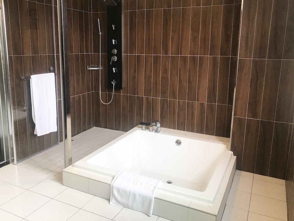 Fairytale Yisu Hot Spring Hotel 52/53