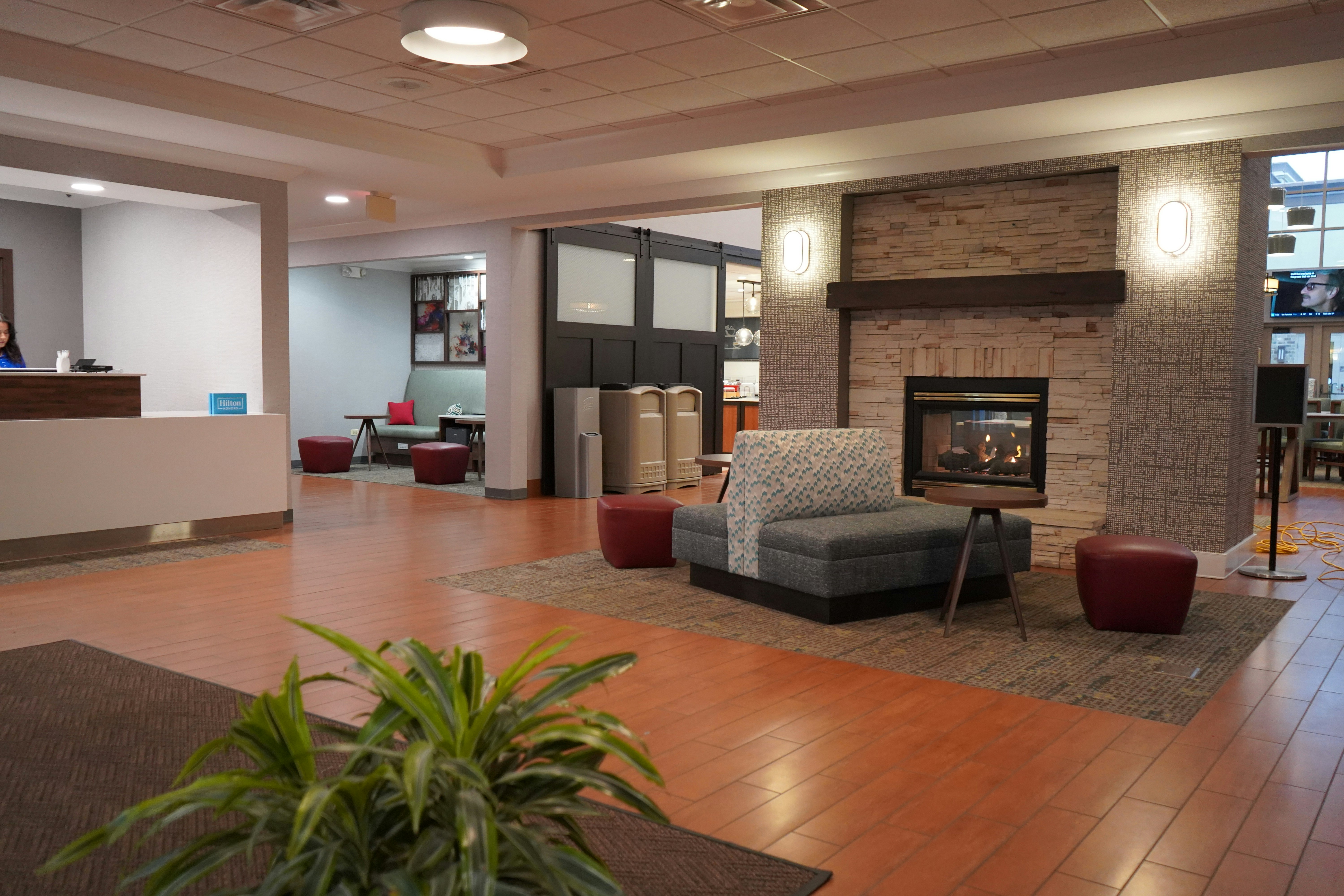 Hampton Inn And Suites Chicago Aurora 16/28