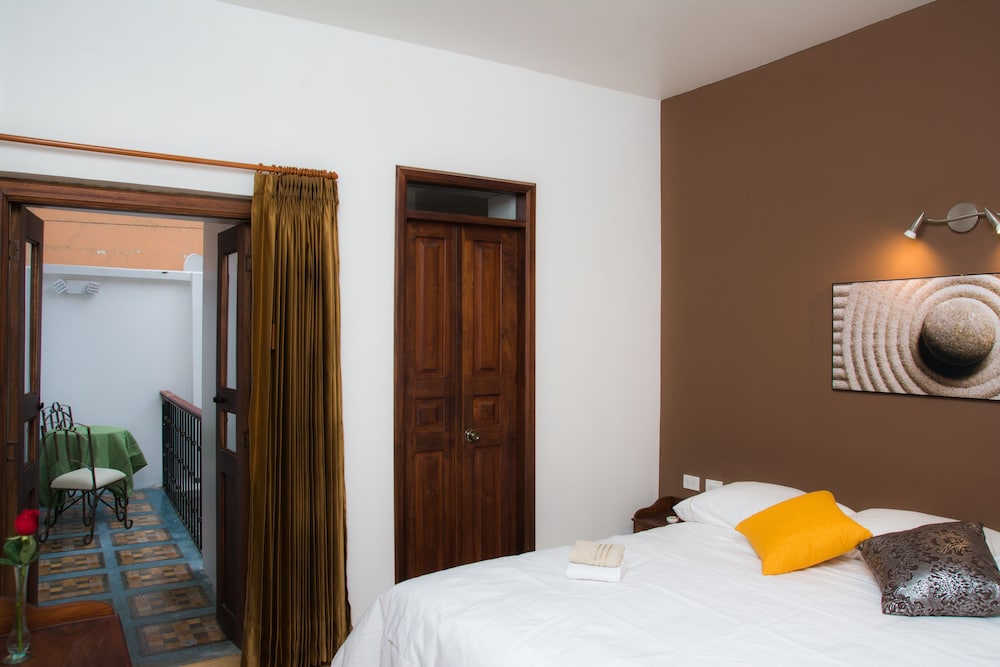 Spacious, Earth, King Bed