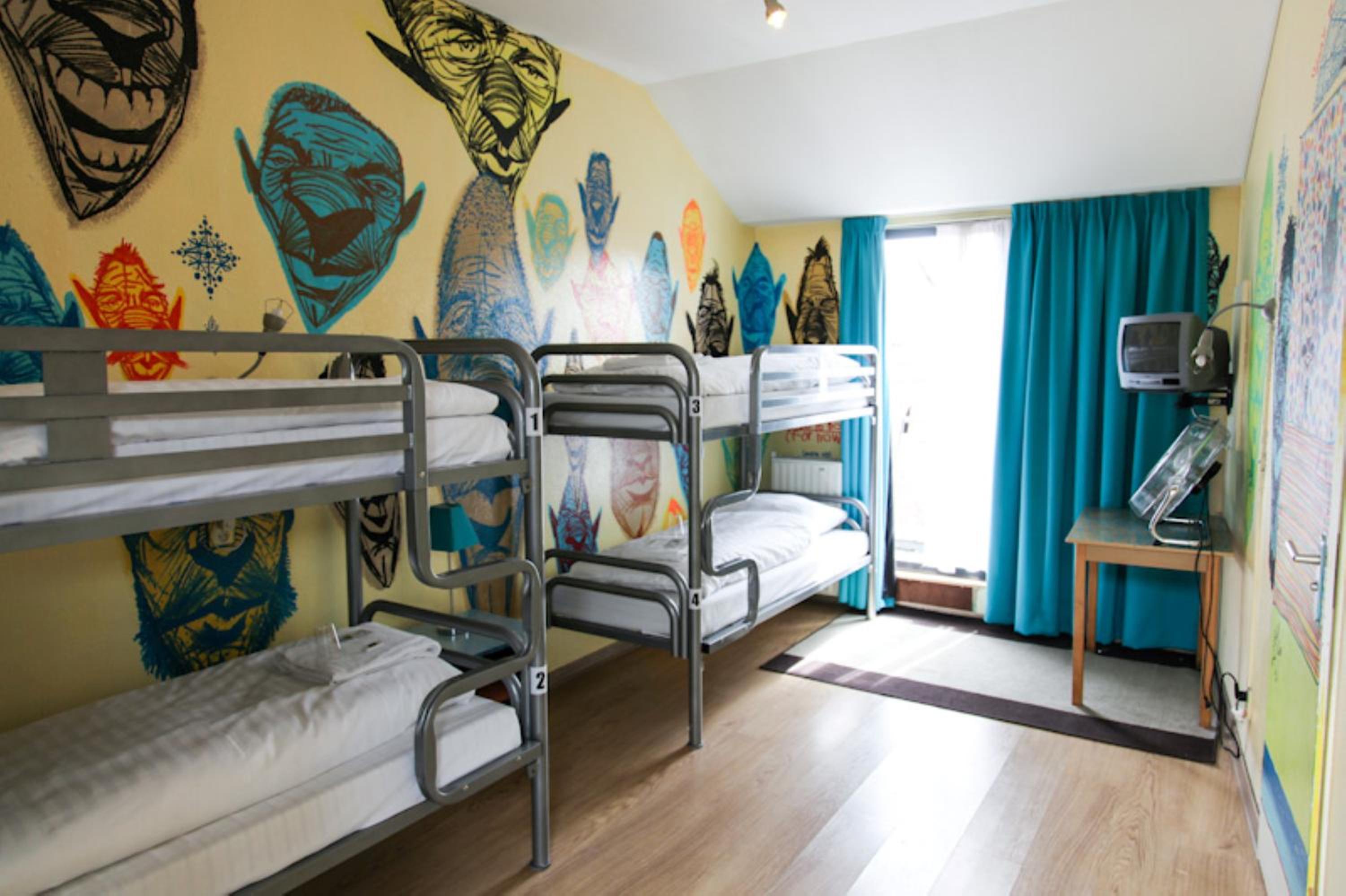 Private, 4 Beds