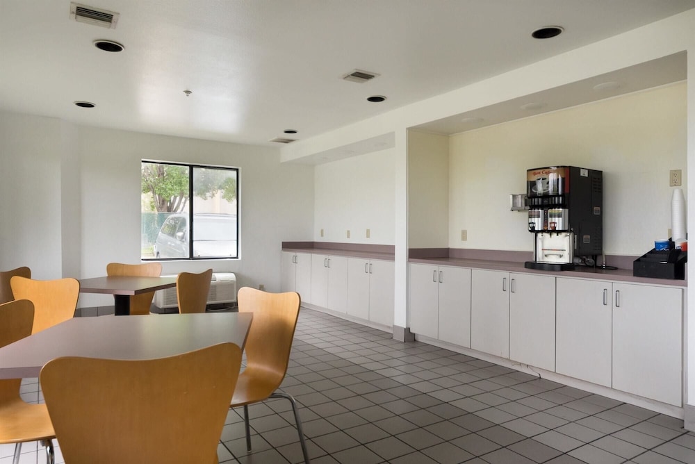 Motel6 Dallas, TX - Northeast 33/45