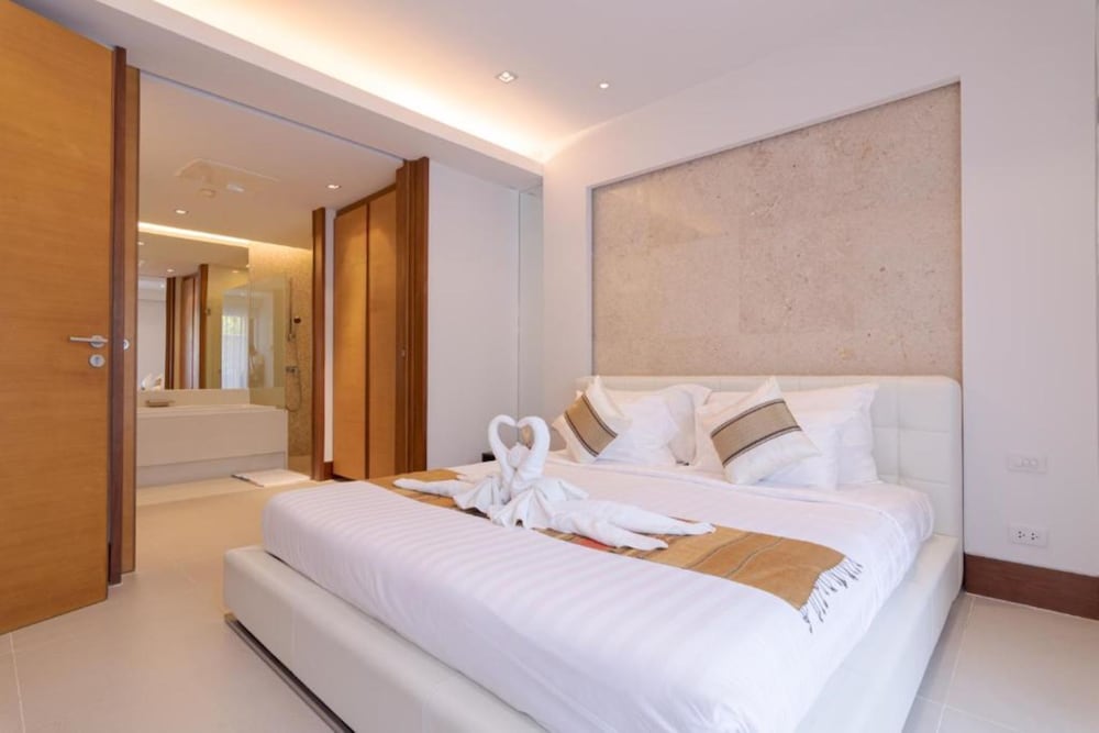 2 BEDROOMS, SUITE