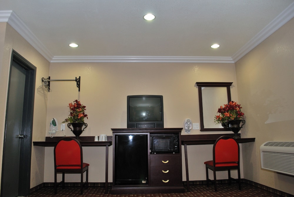 Budget Inn Anaheim 13/24