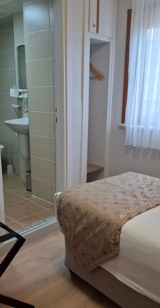 Sureyya Hotel 27/50