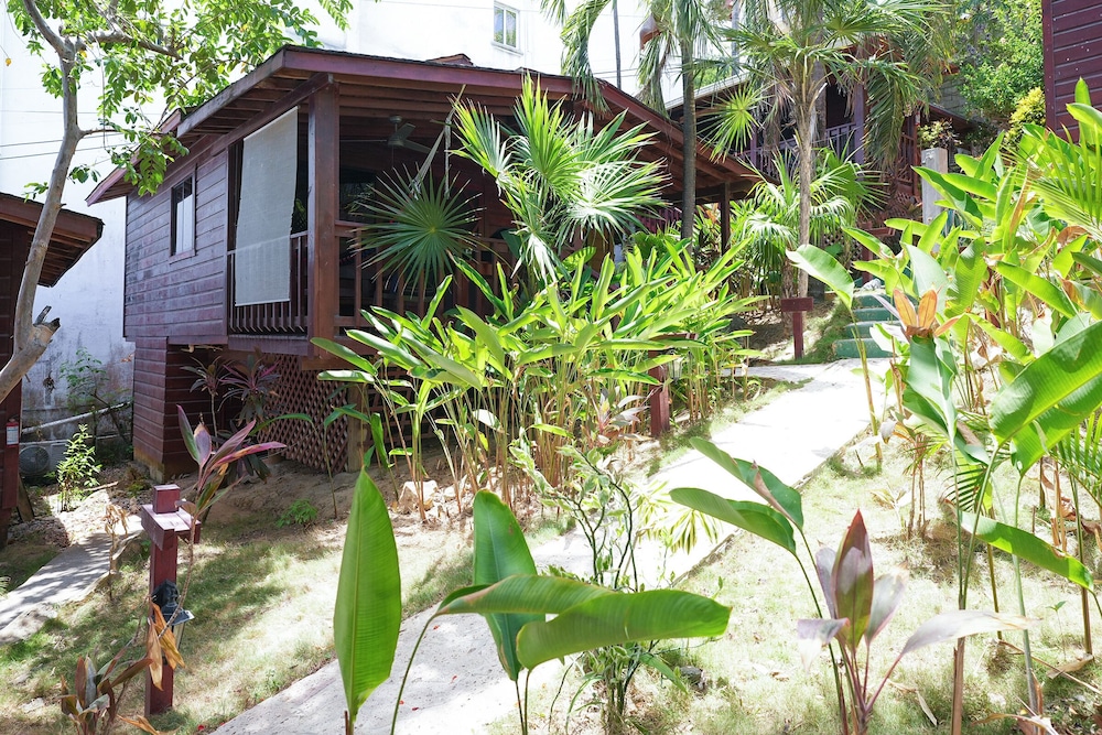 West Bay Lodge 2/72