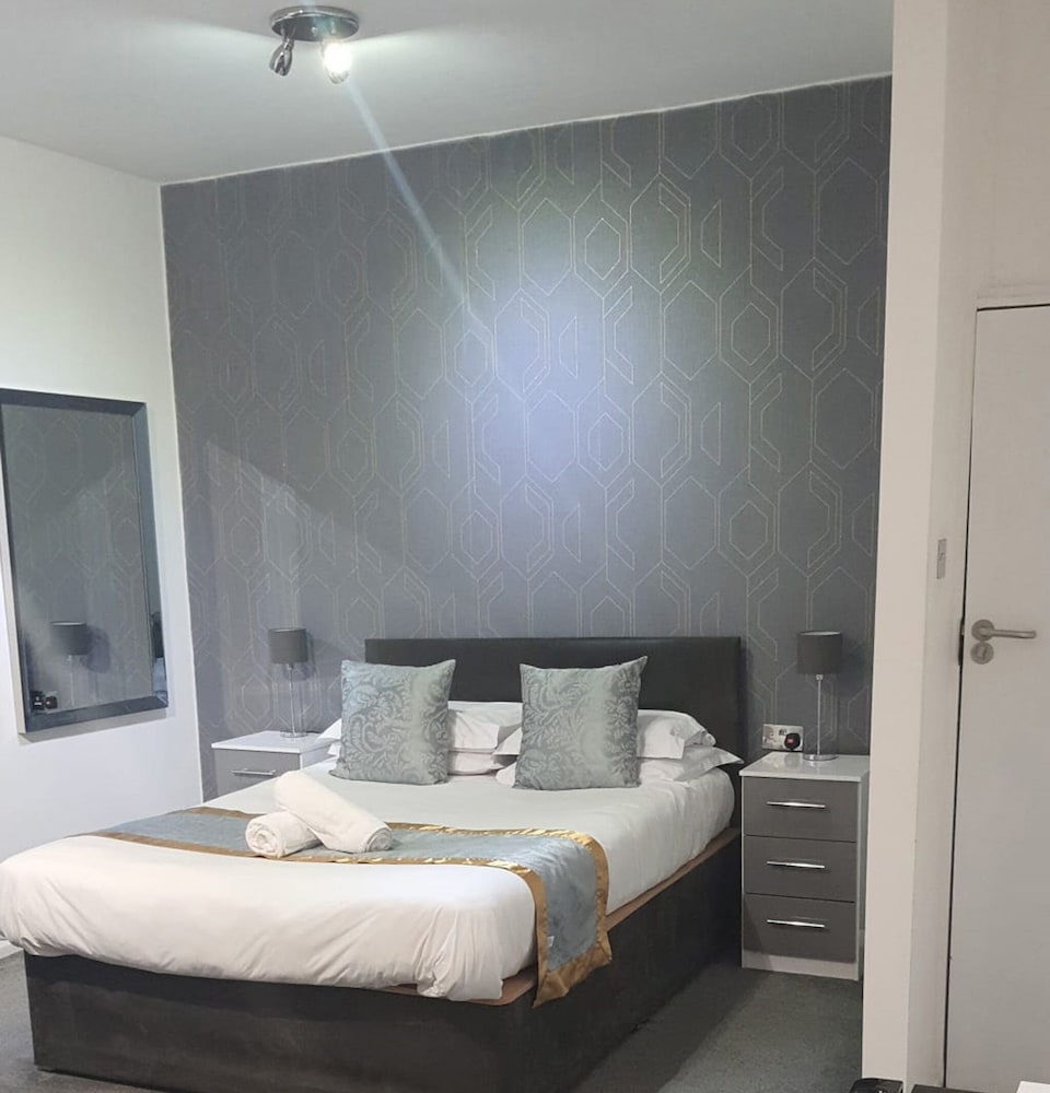 Hotel 33 10/50