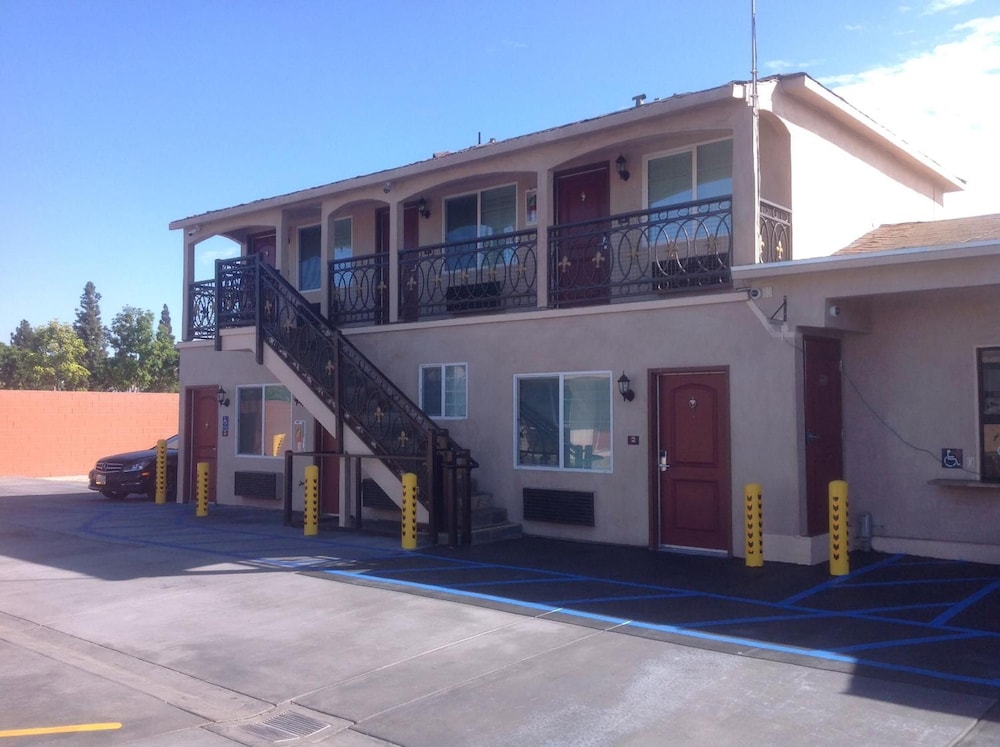 Sun Light Motel 12/15