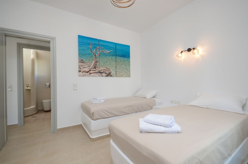 2 BEDROOMS, DELUXE, APARTMENT, PARTIAL SEA VIEW, HOT TUB