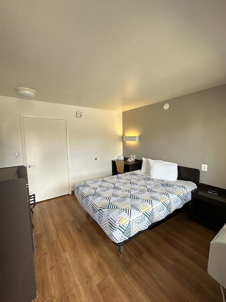 Motel6 San Diego Hotel Circle Mission Valley 41/61