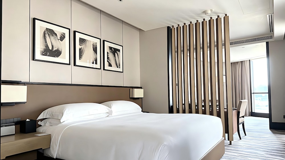 Junior Suite, King Bed