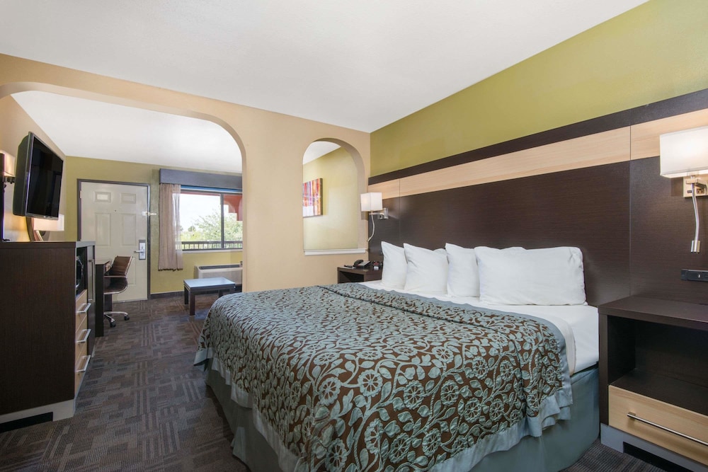 Days Inn By Wyndham Carlsbad Nm 15/65