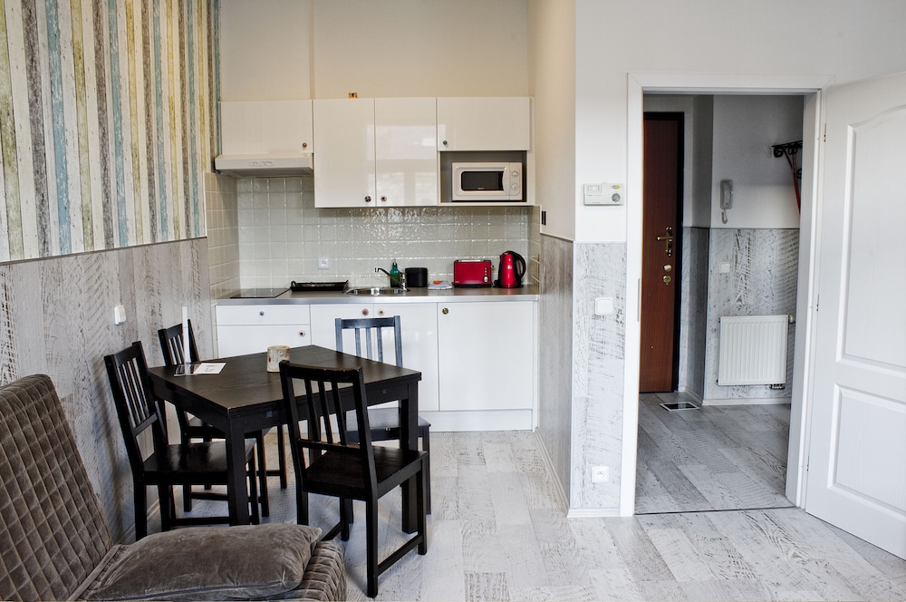 Royal Court Apartments 50/66