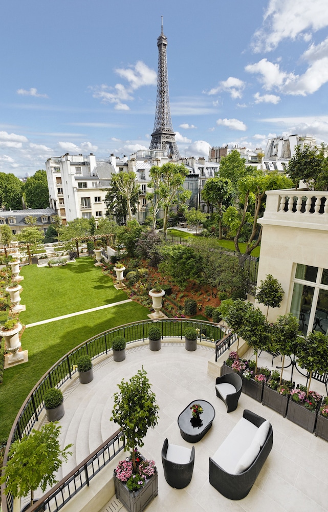 Shangri-La Paris 72/81