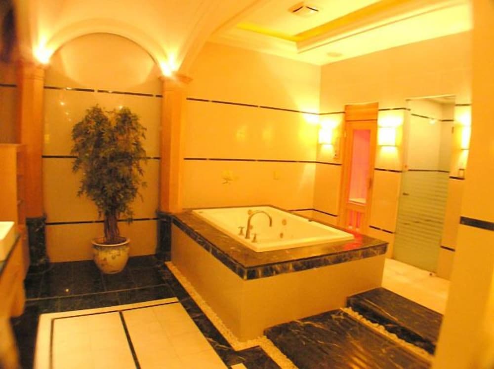 Changsing Business Motel 15/33