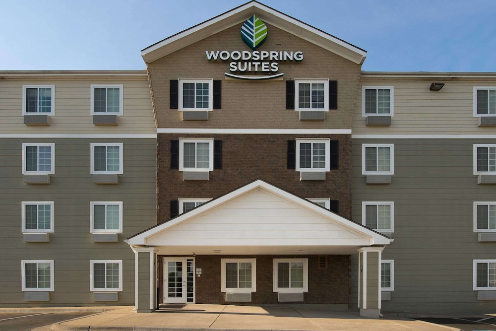 WoodSpring Suites Kansas City Mission 4/36