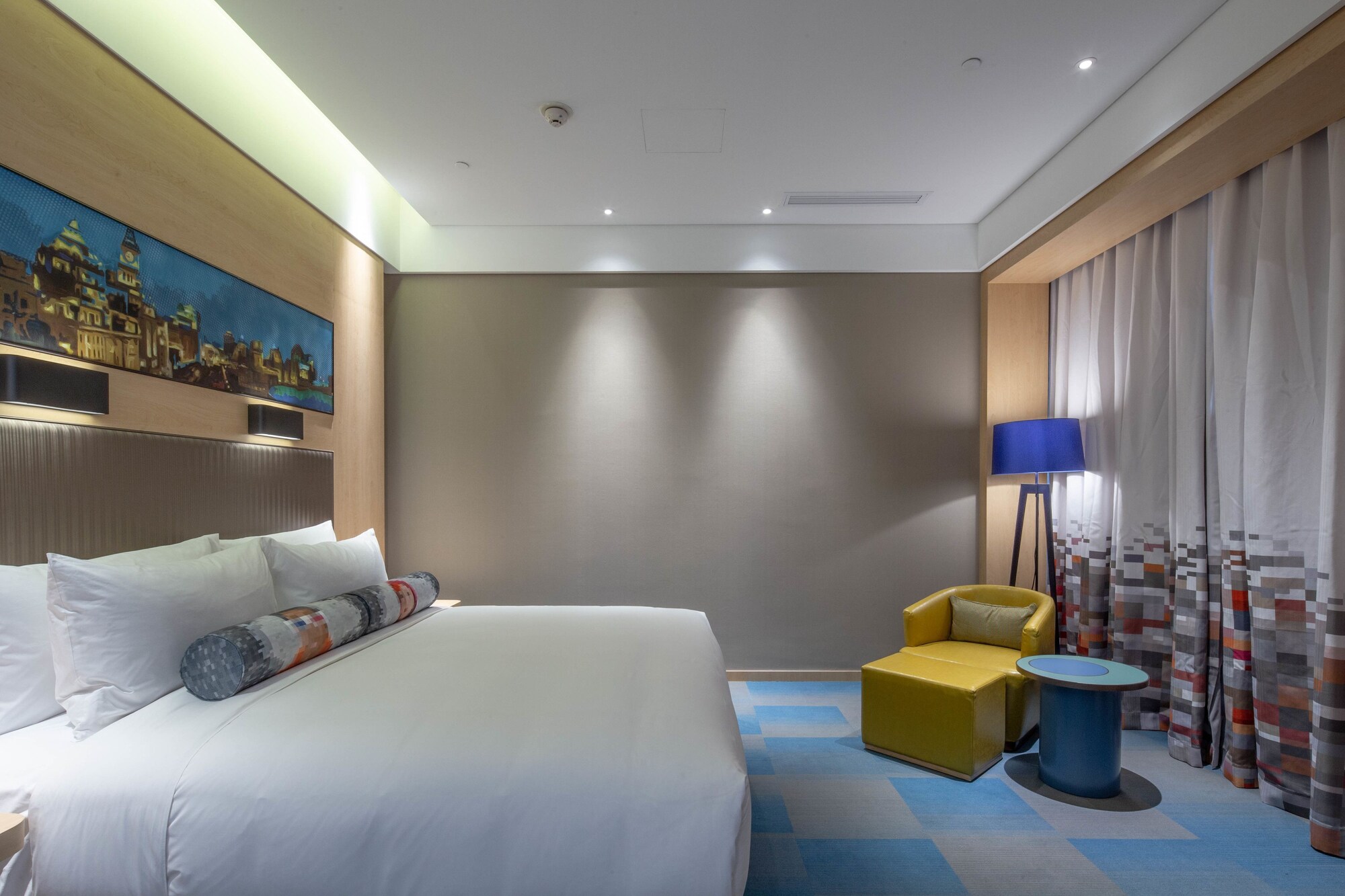 SAVVY, KING BED