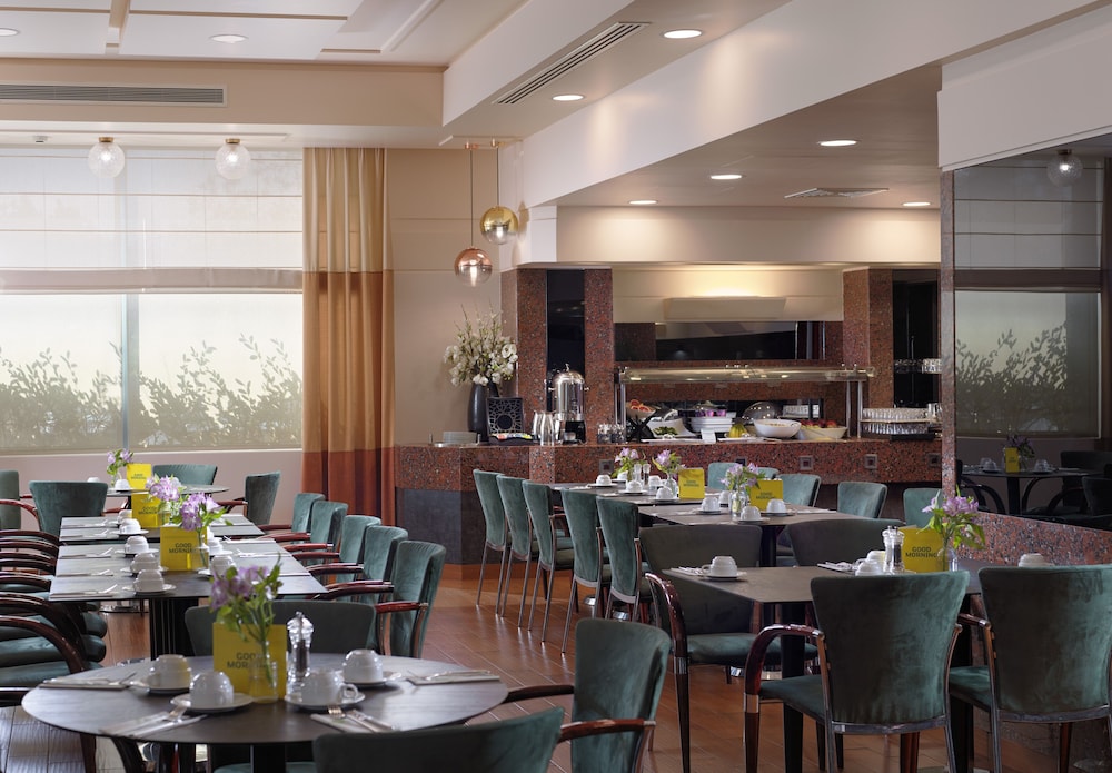Holiday Inn Athens Airport 38/66