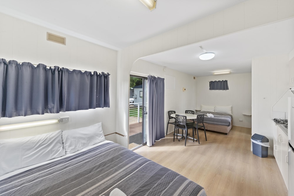 Studio, Cabin, Futon Bed, 1 Queen and 1 Single Bed