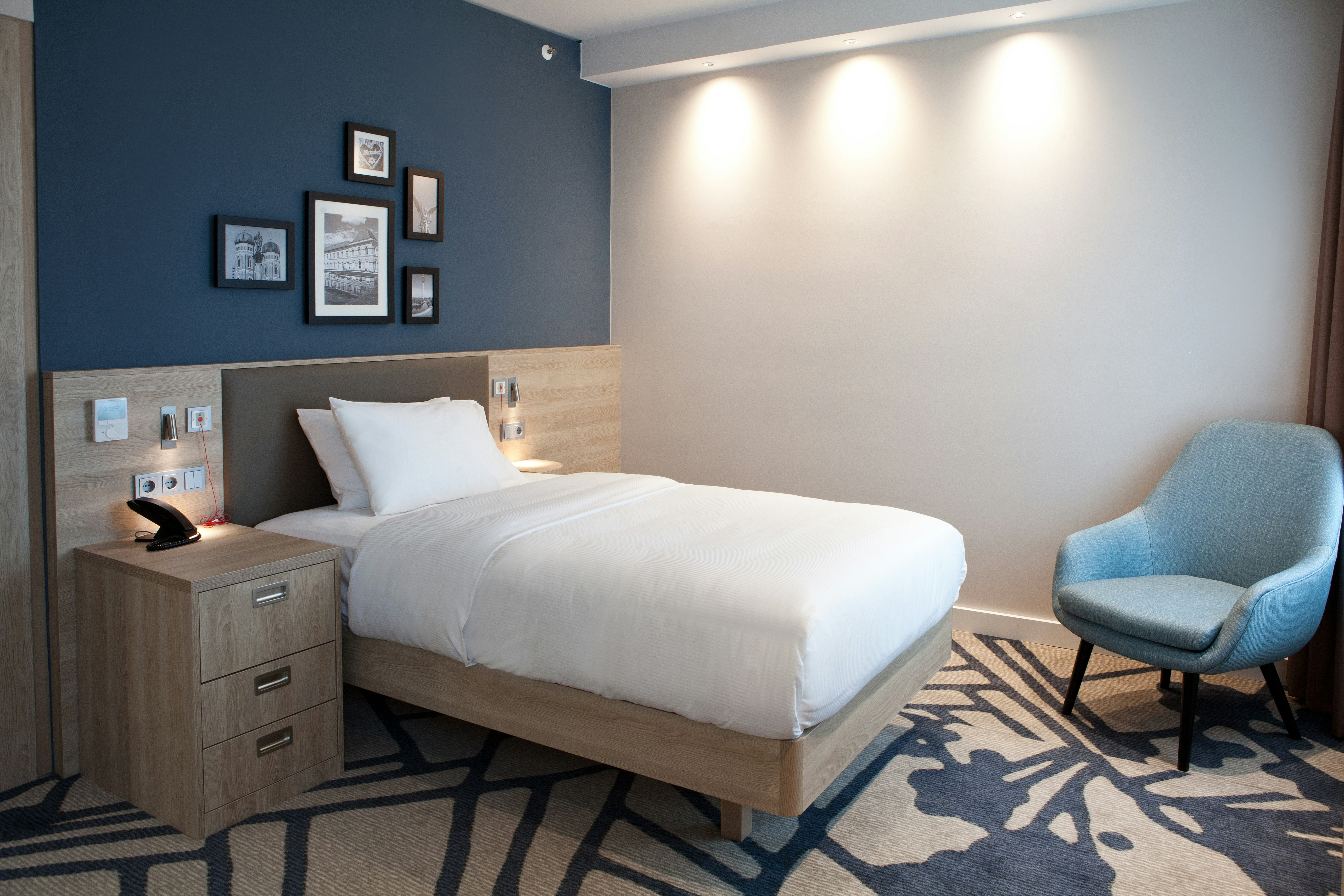 ROOM, QUEEN BED, ACCESSIBLE