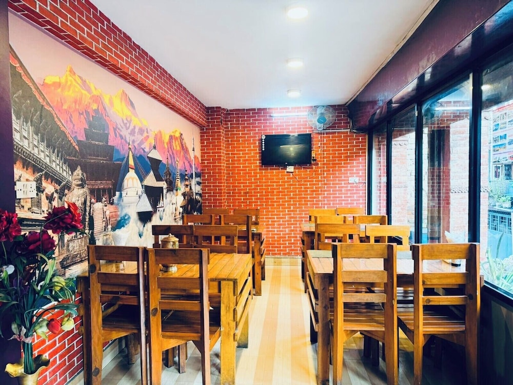 Shiva Shankar Hotel 25/32