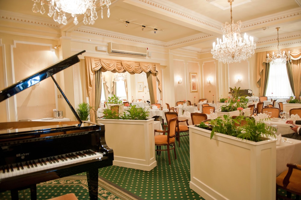 The Belmont Hotel 29/50