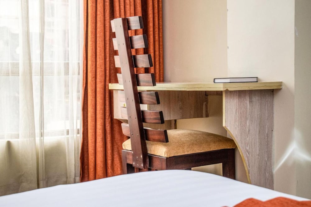 Astorian Grand Hotel 35/50
