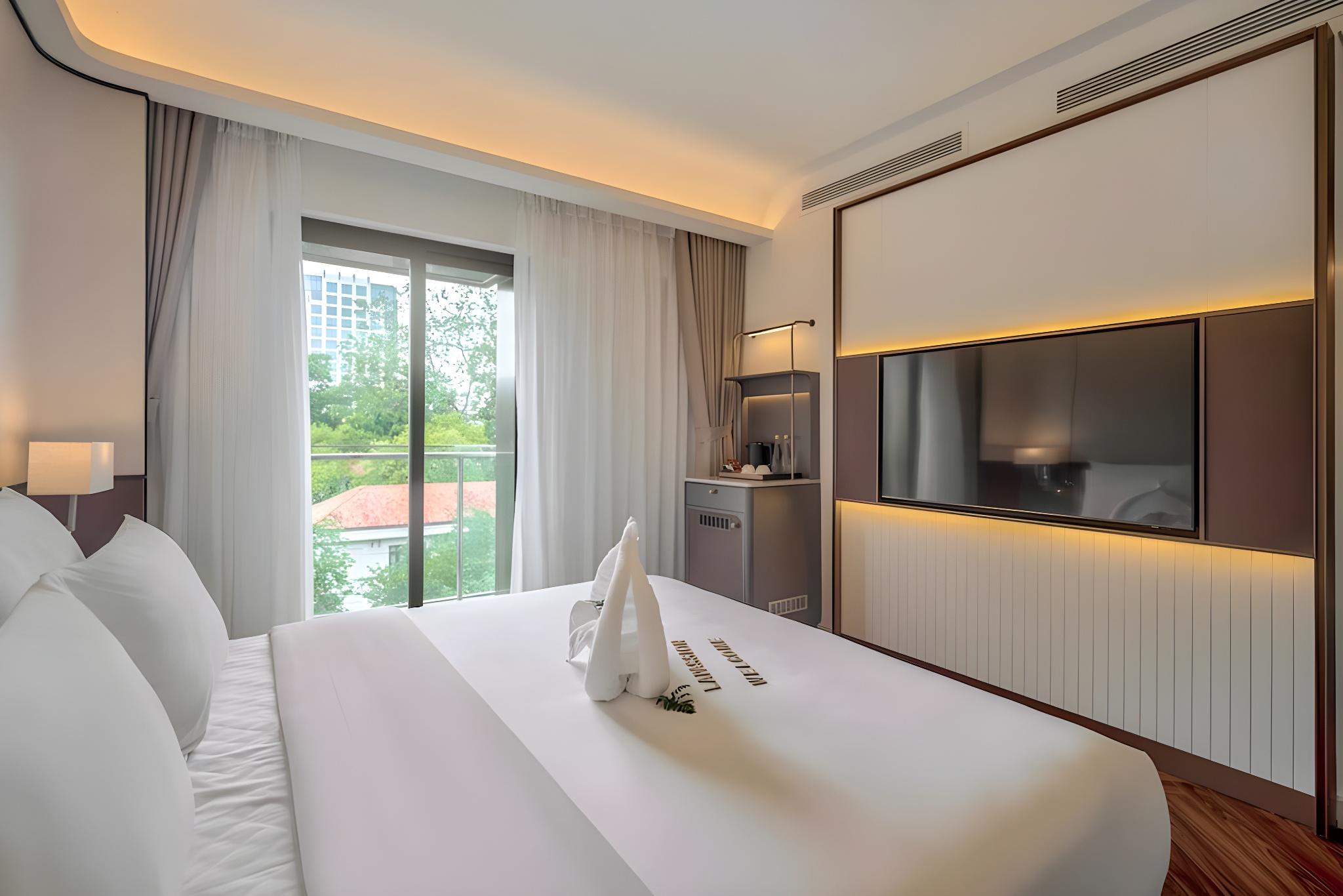 Sky, Beach, Premier, Suite, City View, Balcony