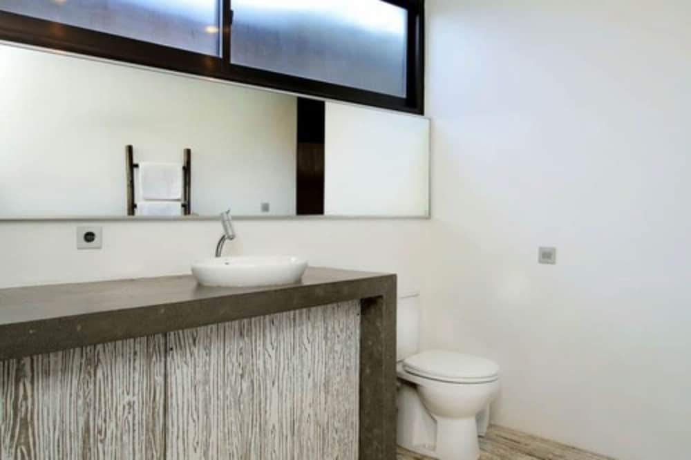 Clio Apartments 38/45
