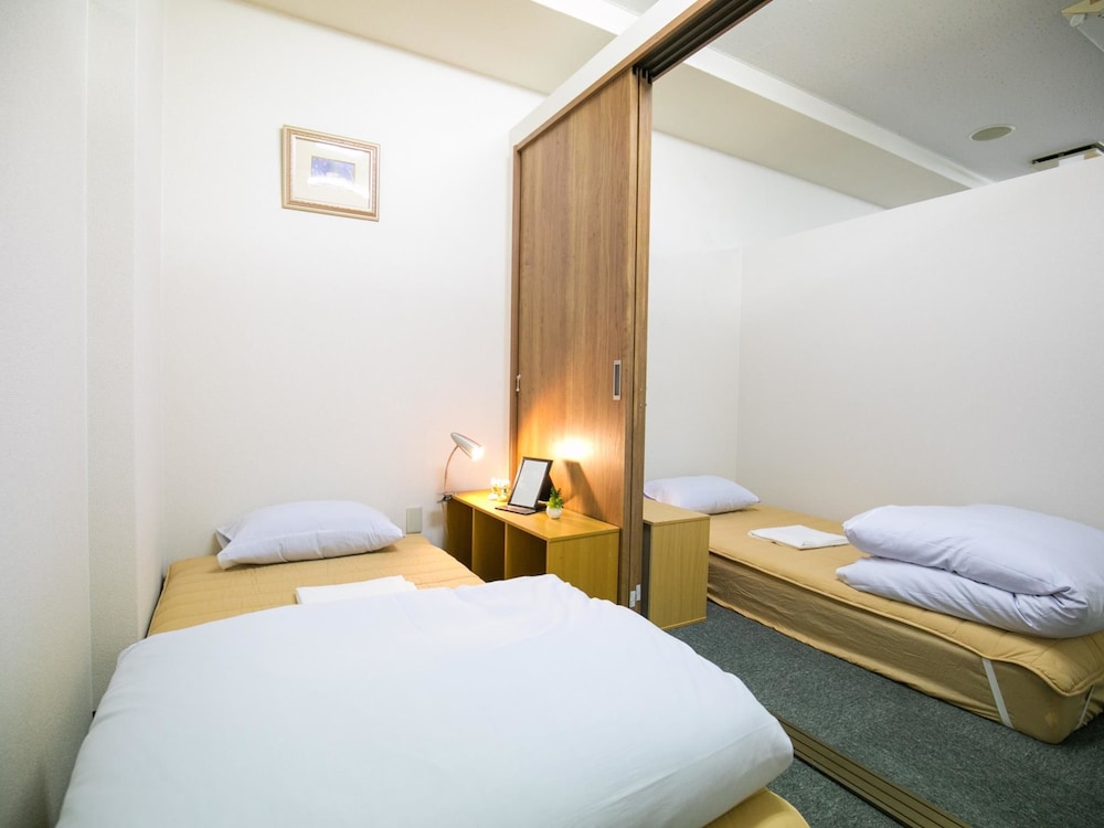 G, TWIN BEDS