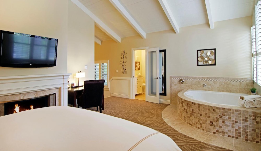 Carriage House Inn 19/35