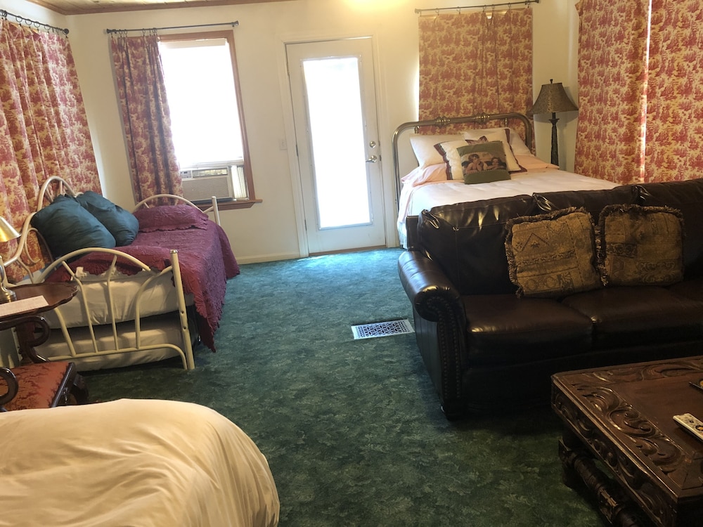 Echo Canyon Manor 36/76