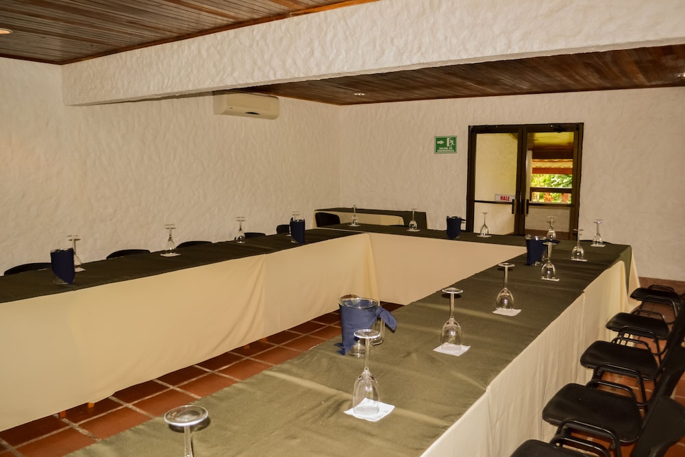 Termales del Bosque and Hot Springs 30/50