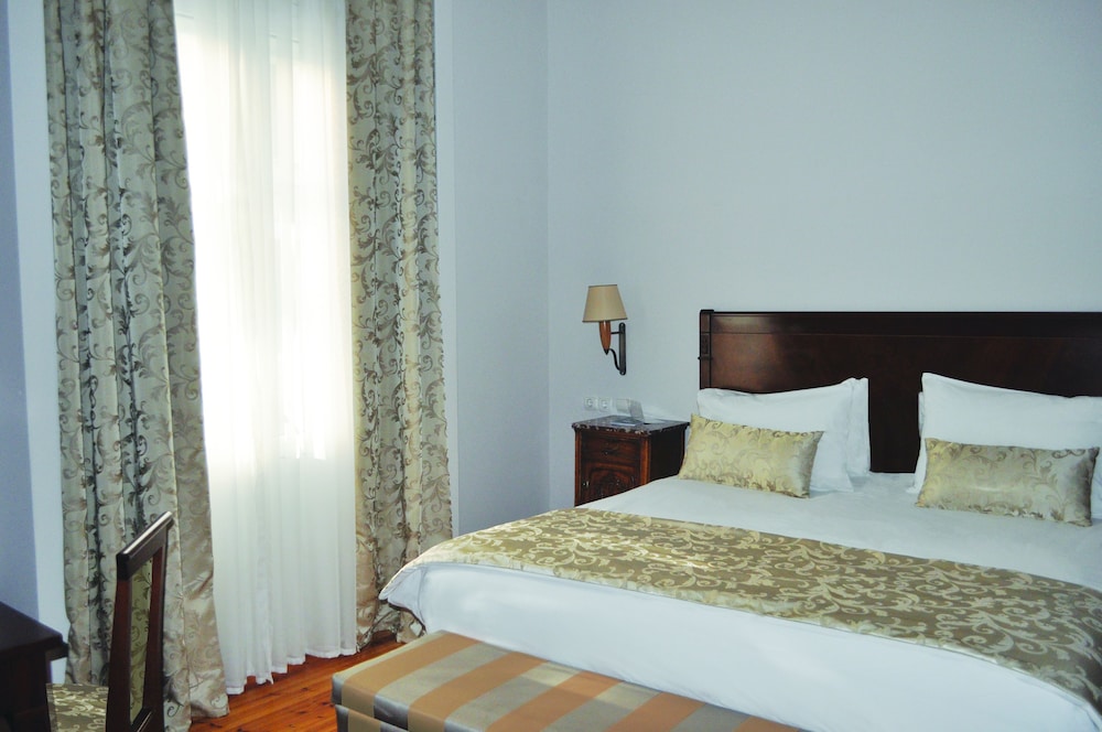 BRISTOL, SUPERIOR, SUITE