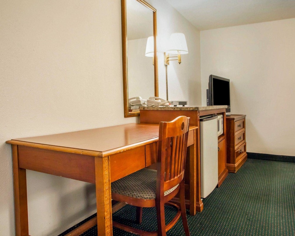 Econo Lodge Somers Point 5/23