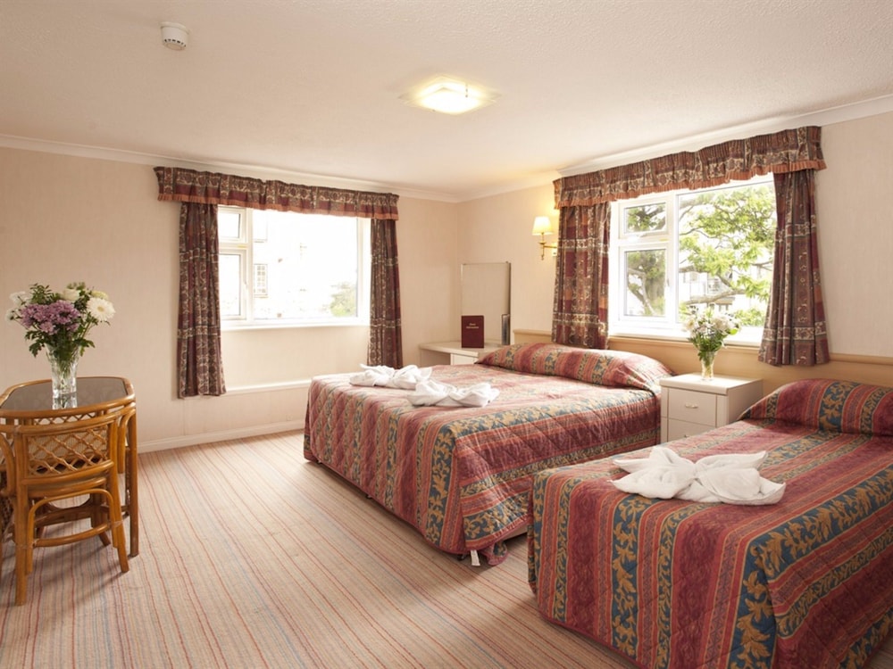 Denewood Hotel - Guest Accomodation 27/48