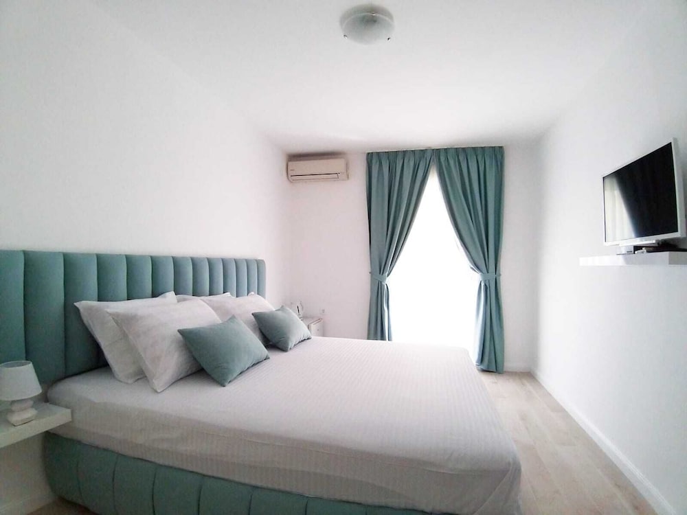 Apartments Venera 8/45